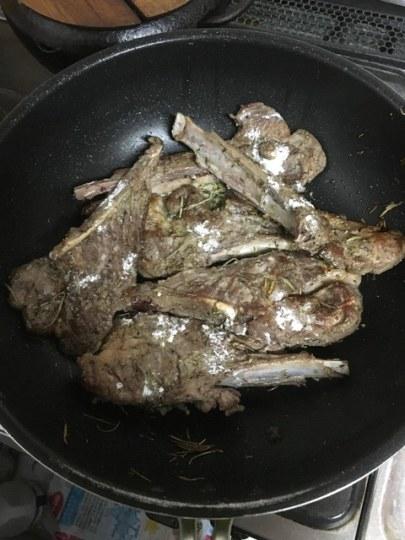 粉丝又拼存在感啦！神还原JOJO里的肉料理